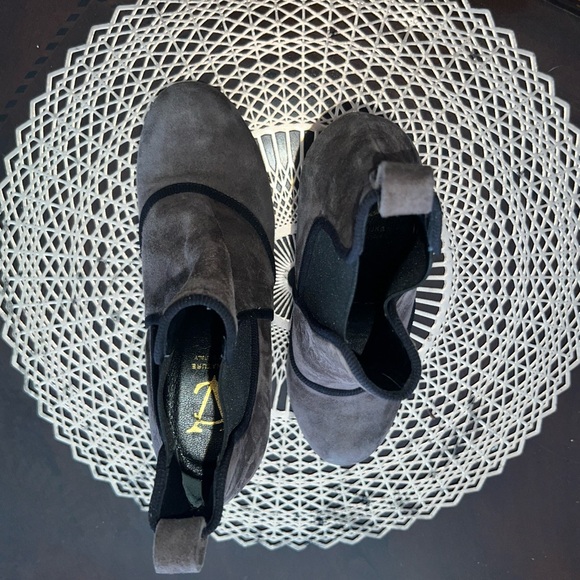 Vero Cuoio Grey Suede Ankle Boots - Picture 5 of 7